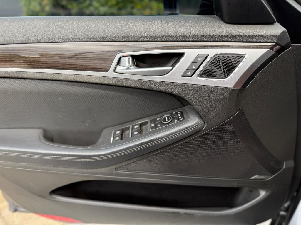 2016 Hyundai Genesis - $11,995