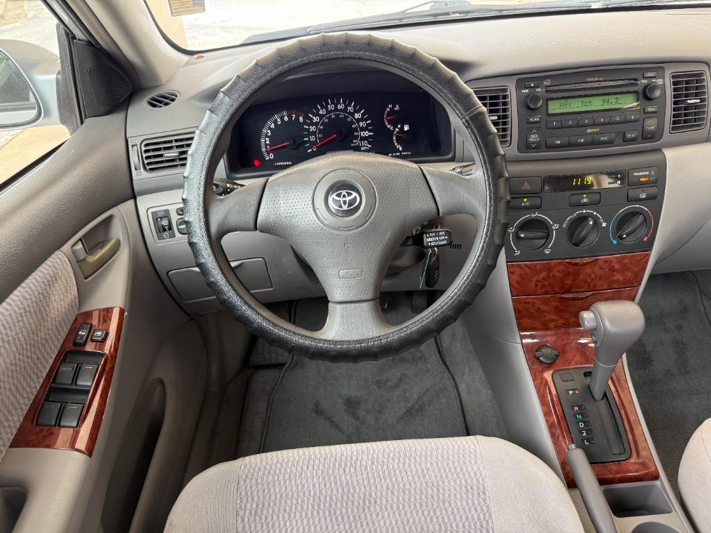 2005 Toyota Corolla CE photo