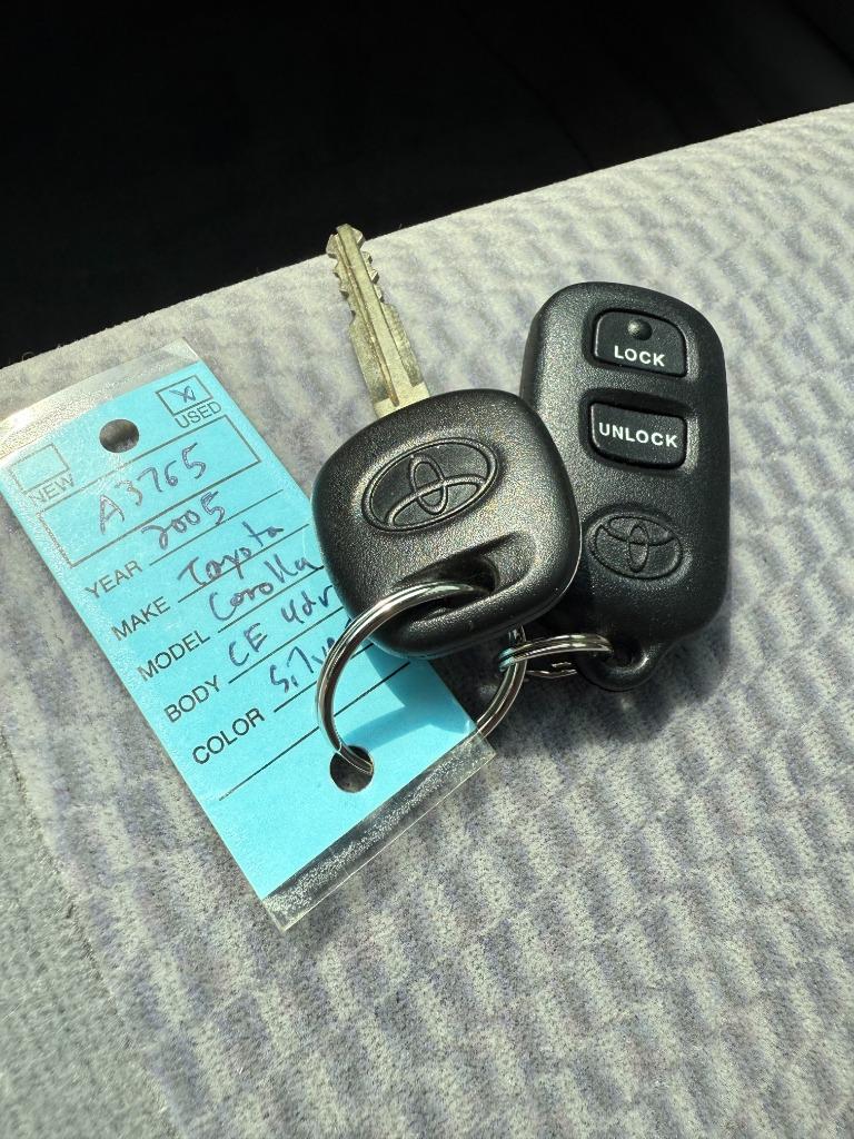 2005 Toyota Corolla CE photo