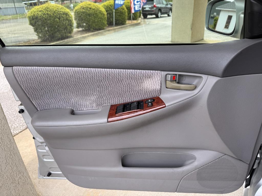 2005 Toyota Corolla CE photo