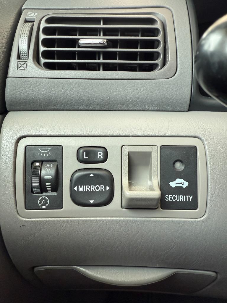 2005 Toyota Corolla CE photo