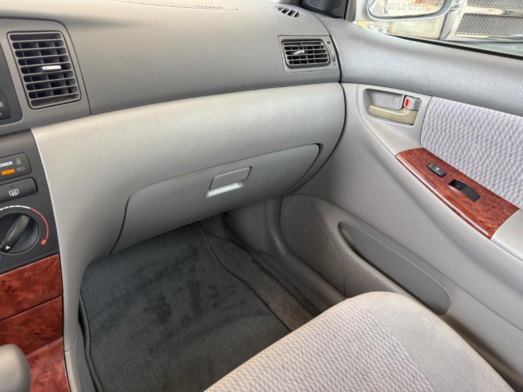 2005 Toyota Corolla CE photo