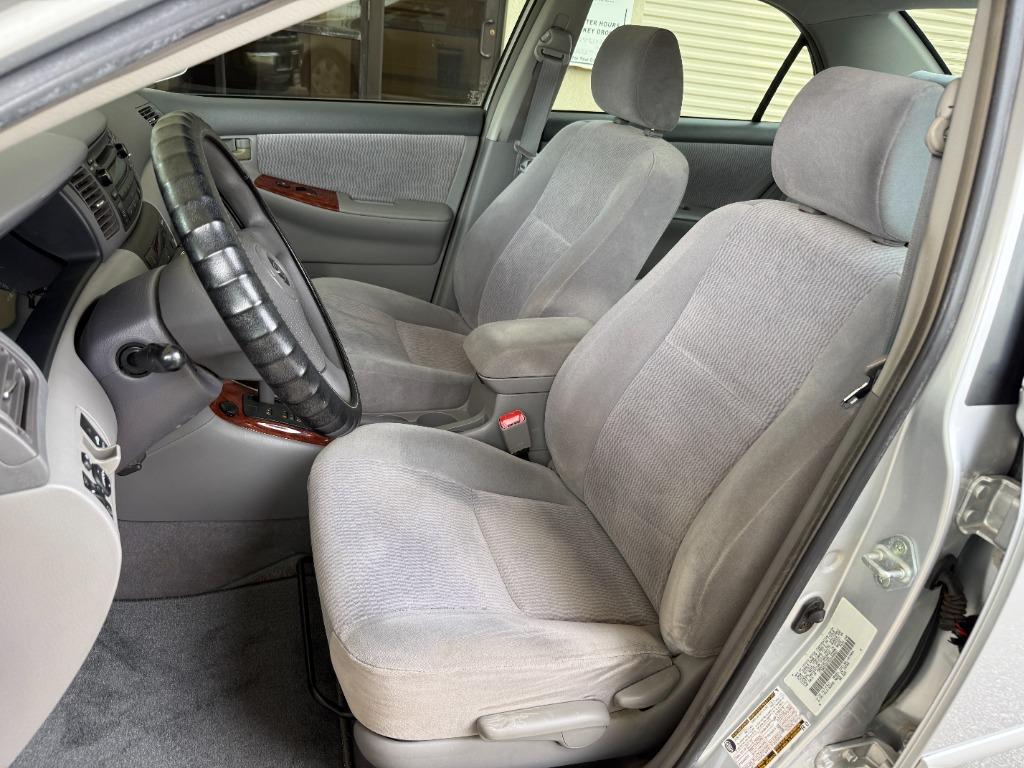 2005 Toyota Corolla CE photo