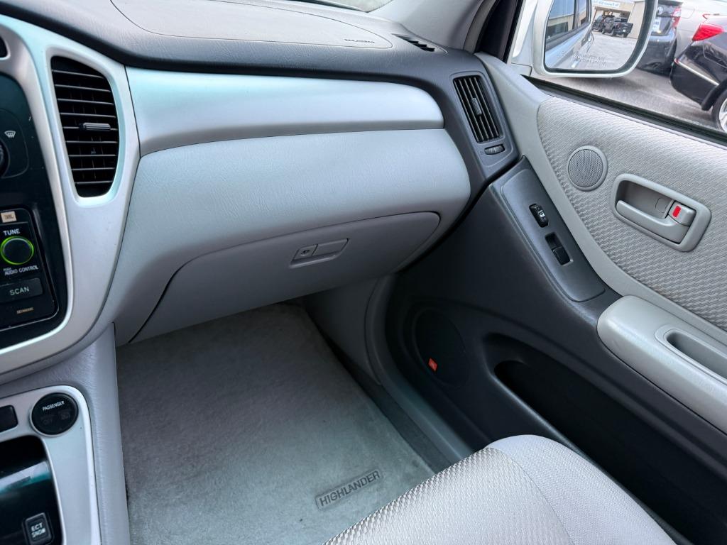 2006 Toyota Highlander - $10,995