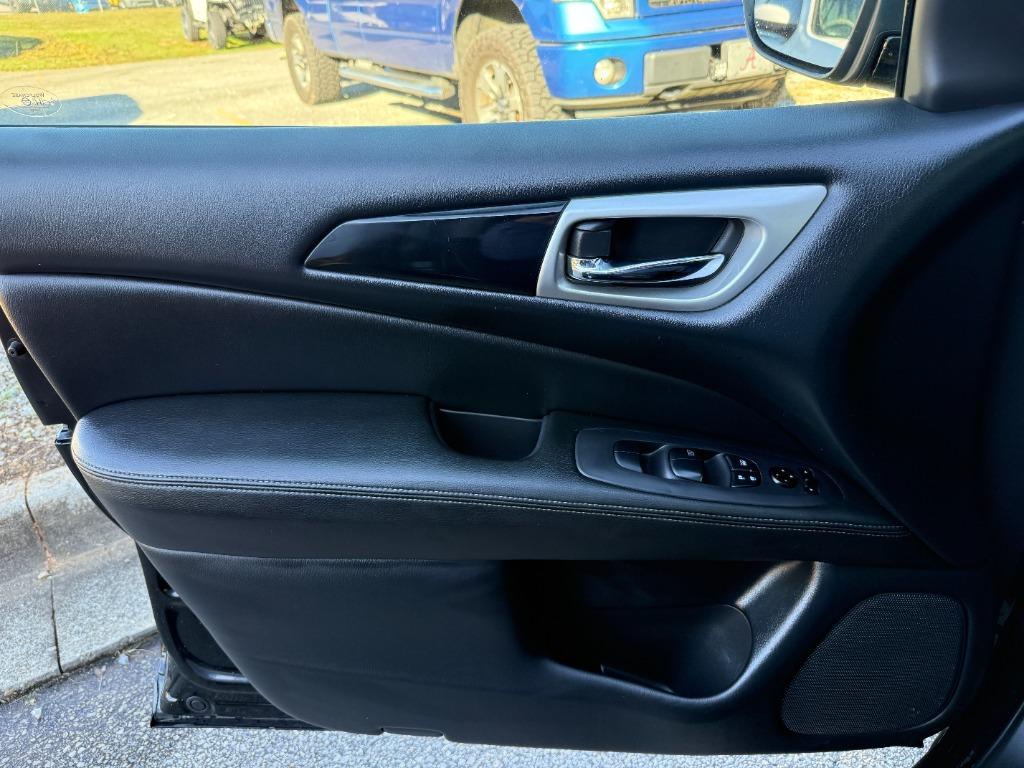 2019 Nissan Pathfinder - $14,995