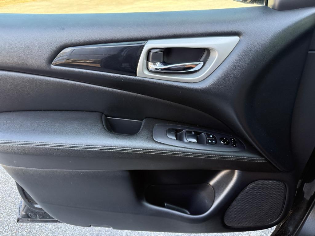 2019 Nissan Pathfinder - $13,995
