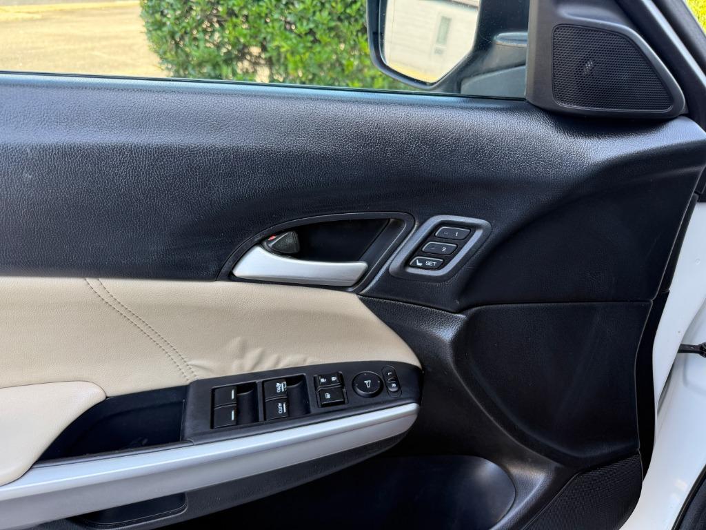 2013 Honda Crosstour - $11,995