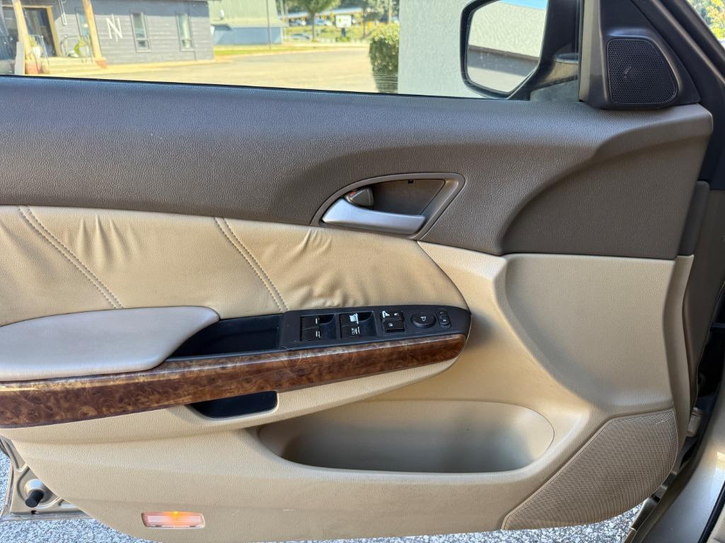 2009 Honda Accord - $9,995