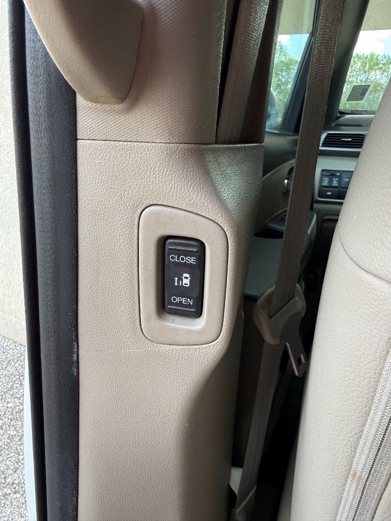 2017 Honda Odyssey - $13,995