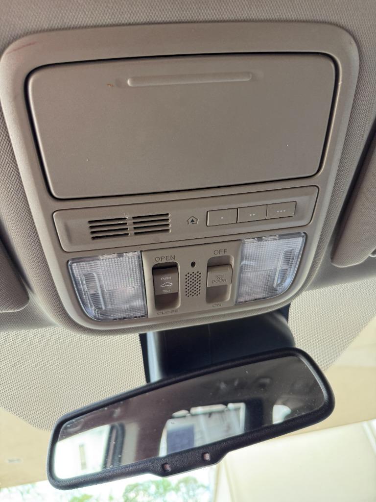 2017 Honda Odyssey - $13,995