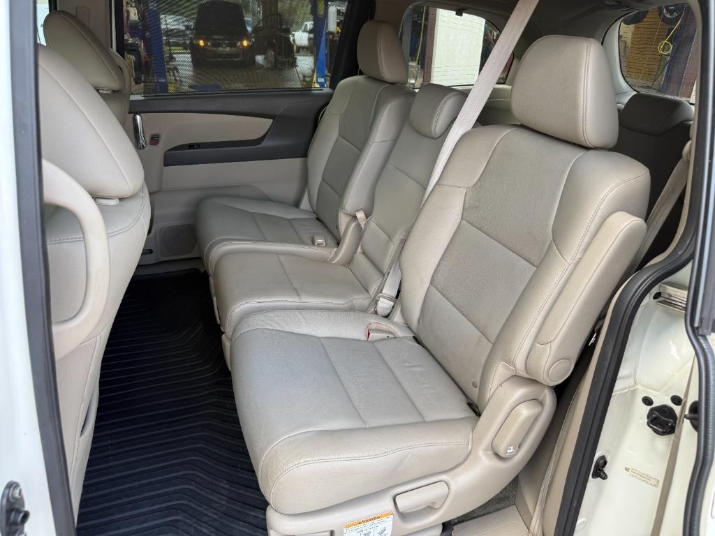 2017 Honda Odyssey - $13,995