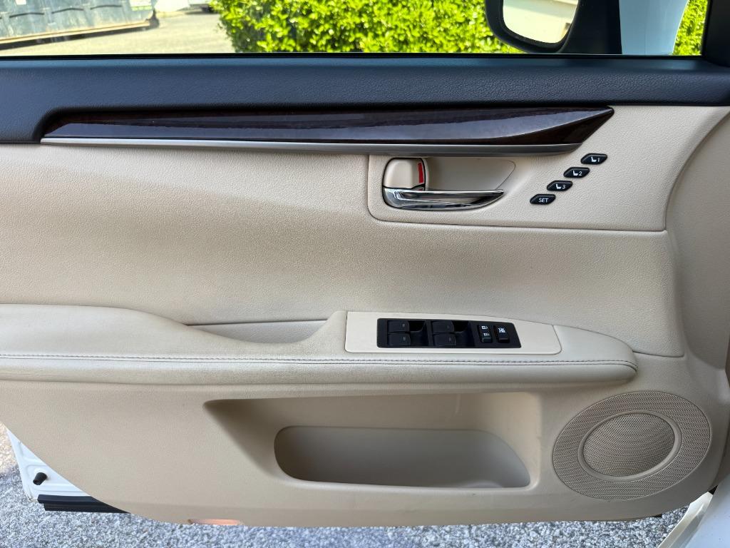 2014 Lexus ES - $13,995