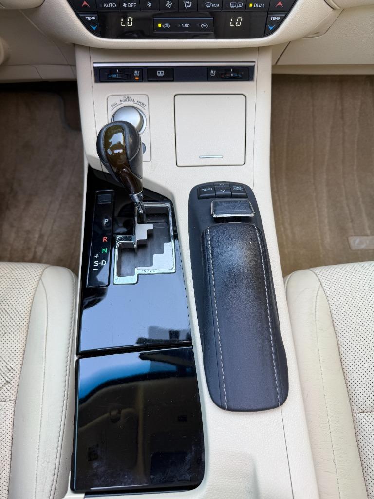 2014 Lexus ES - $13,995