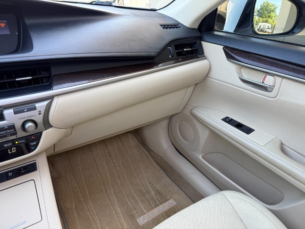 2014 Lexus ES - $13,995