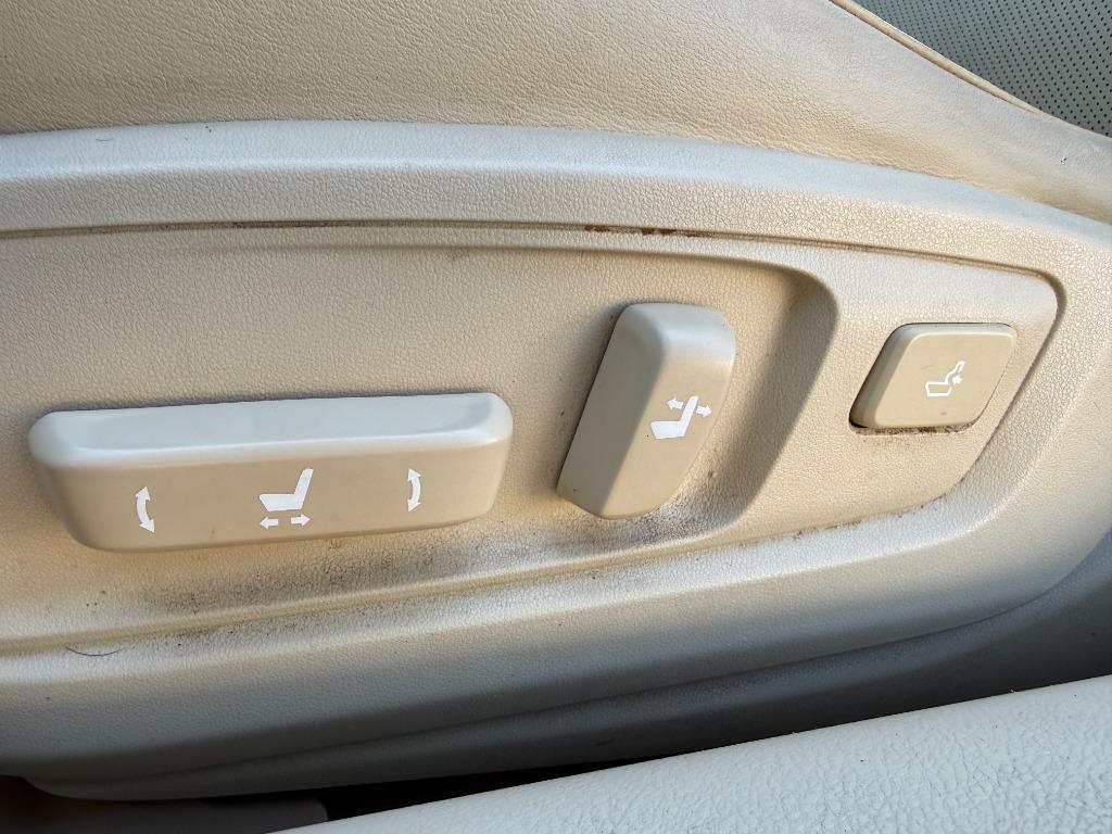 2014 Lexus ES - $13,995