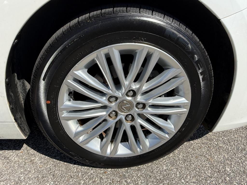 2014 Lexus ES - $13,995