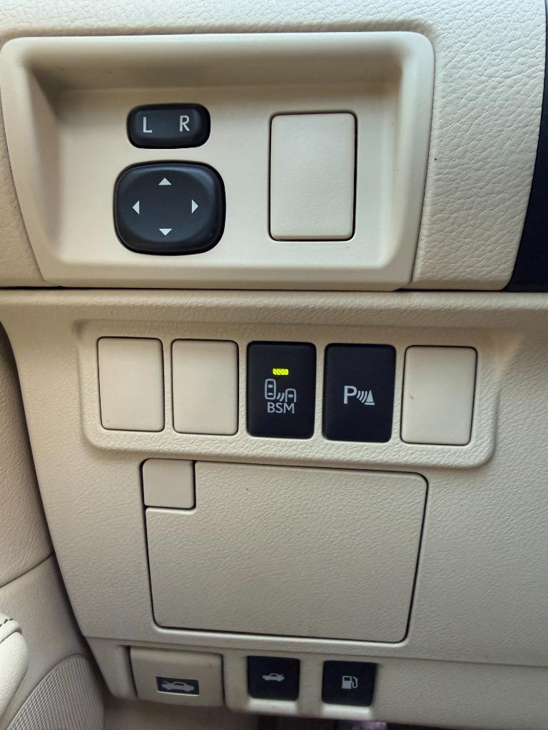 2014 Lexus ES - $13,995