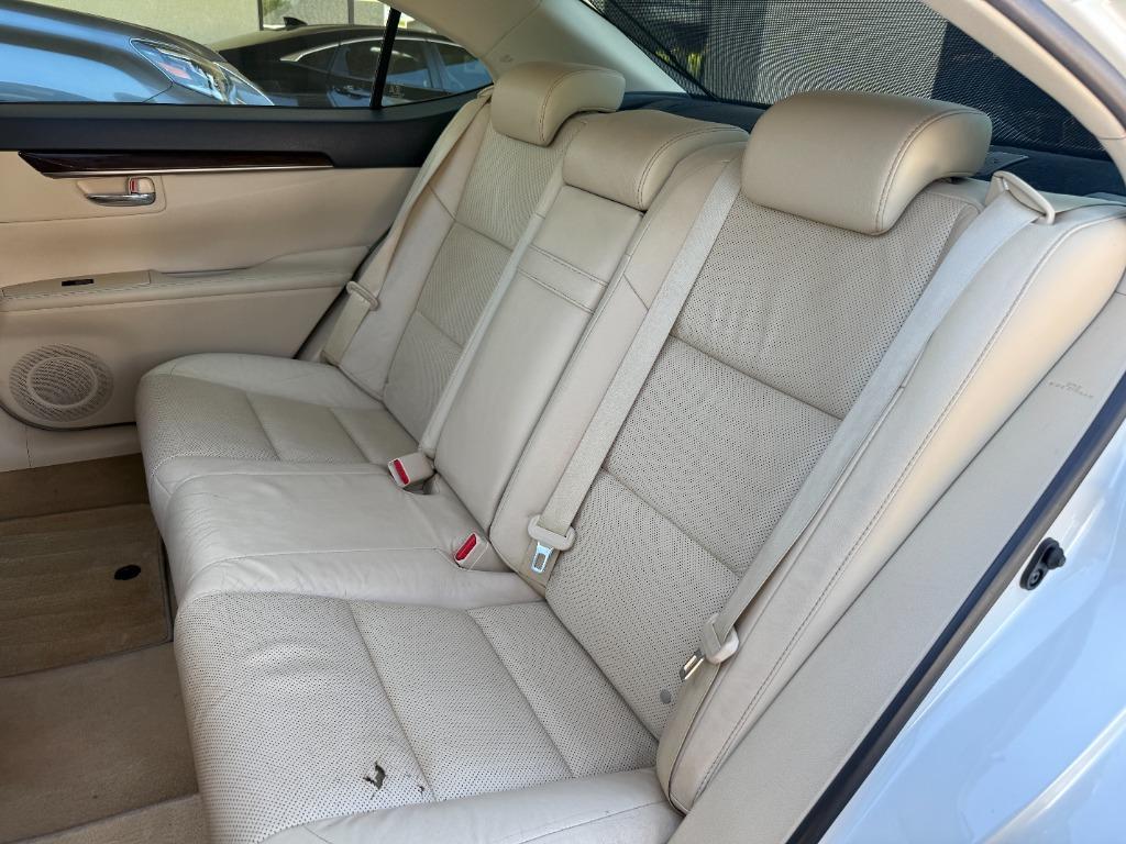 2014 Lexus ES - $13,995