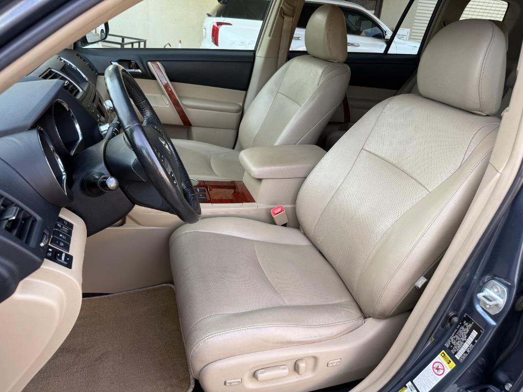2012 Toyota Highlander - $13,995