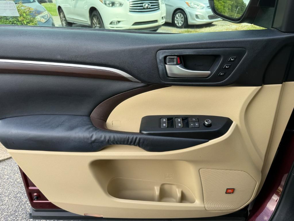 2014 Toyota Highlander - $16,995
