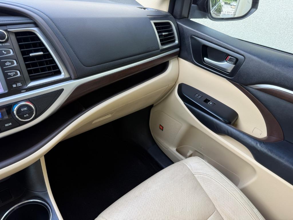 2014 Toyota Highlander - $16,995