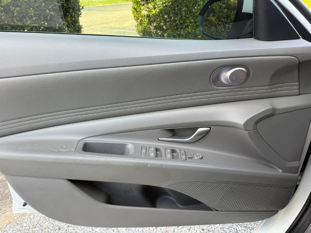 2022 Hyundai Elantra - $15,995
