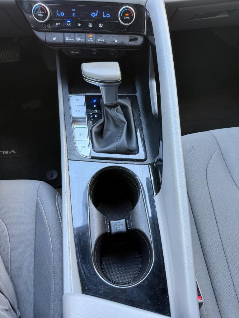 2022 Hyundai Elantra - $15,995