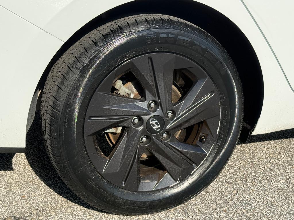 2022 Hyundai Elantra - $15,995