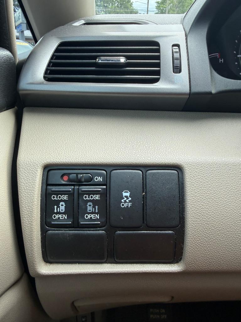 2014 Honda Odyssey - $13,995