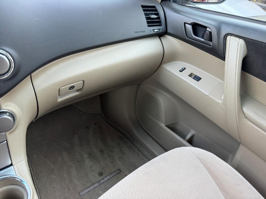 2009 Toyota Highlander - $10,995