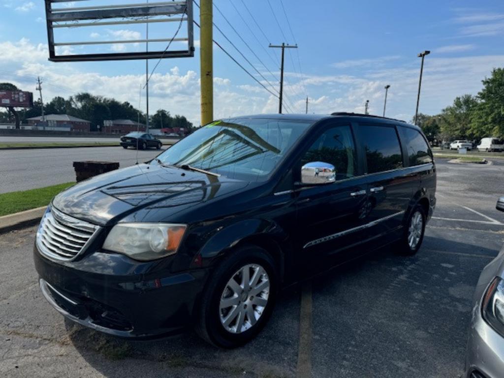 2012 Chrysler Town & Country Touring-L photo