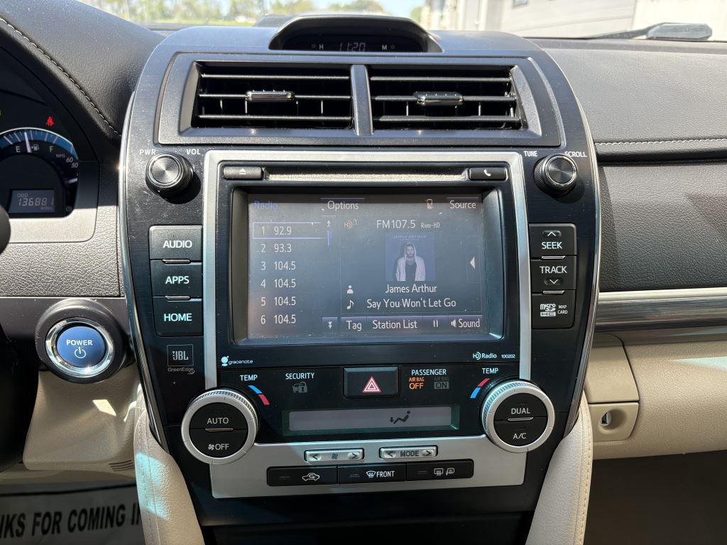 2014 Toyota Camry Hybrid LE photo