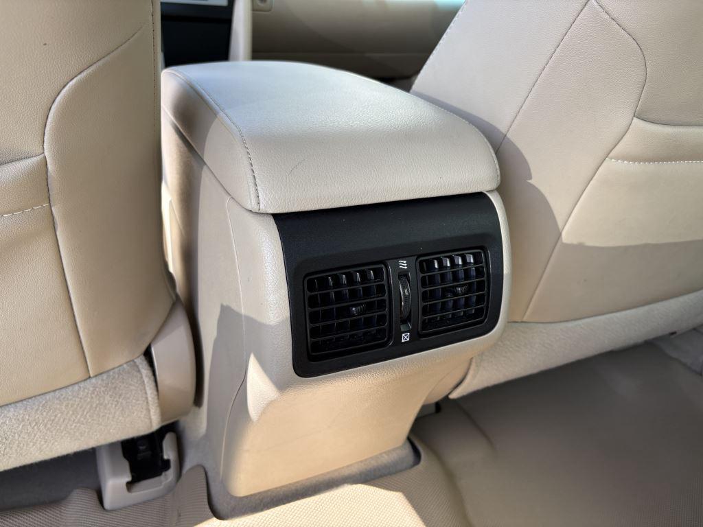 2014 Toyota Camry Hybrid LE photo