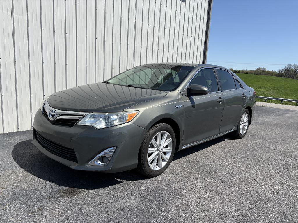2014 Toyota Camry Hybrid LE photo