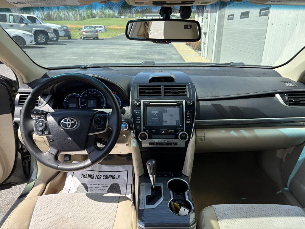 2014 Toyota Camry Hybrid LE photo