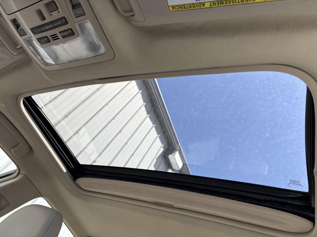 2014 Toyota Camry Hybrid LE photo