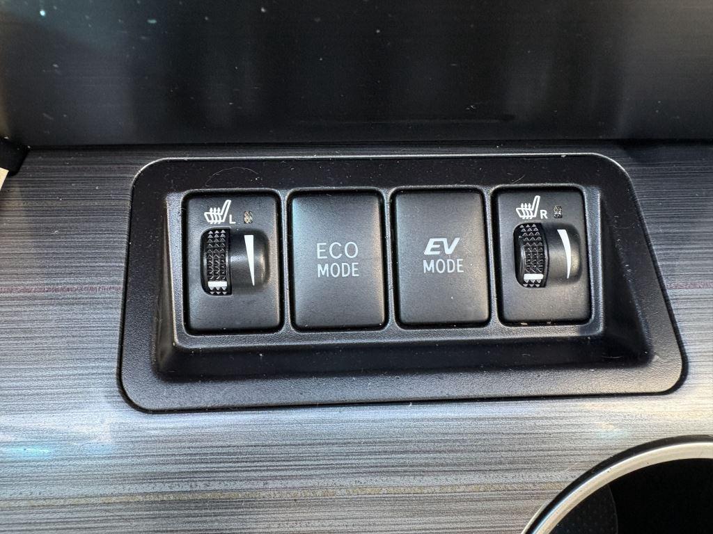 2014 Toyota Camry Hybrid LE photo