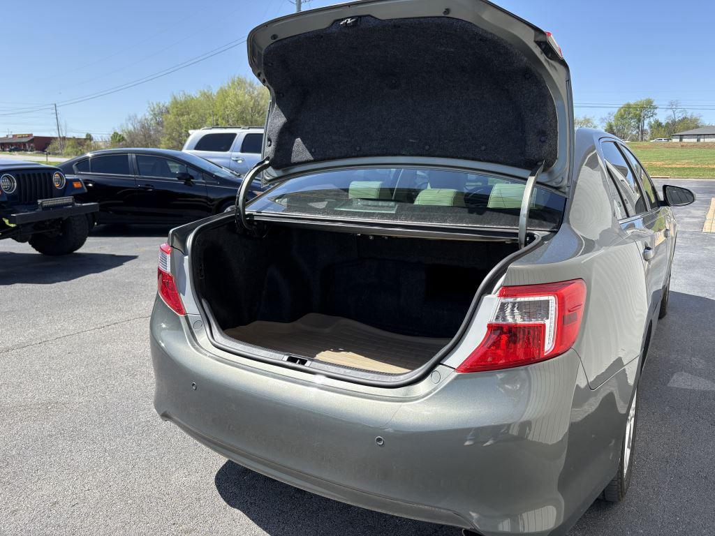 2014 Toyota Camry Hybrid LE photo