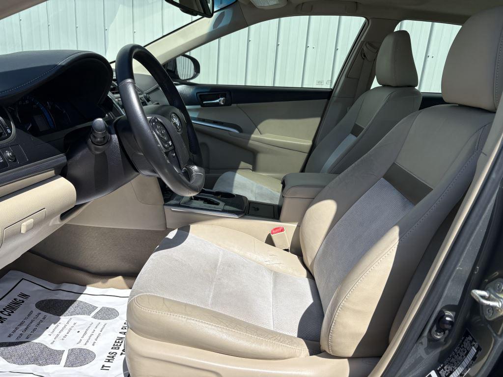 2014 Toyota Camry Hybrid LE photo