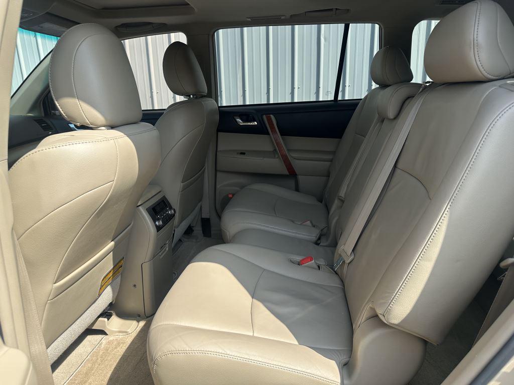 2010 Toyota Highlander - $14,950