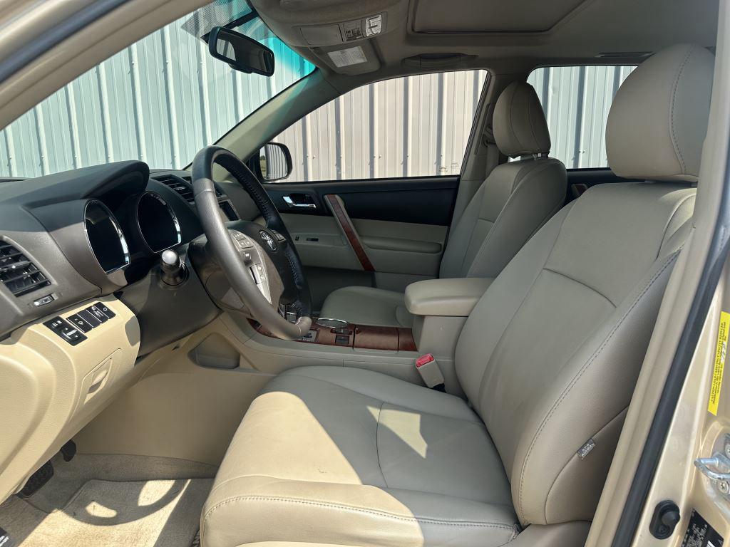 2010 Toyota Highlander - $14,950