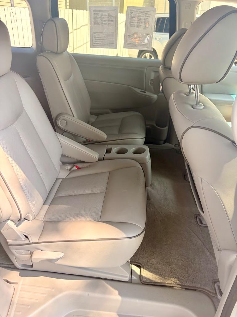 2015 Nissan Quest - $10,600