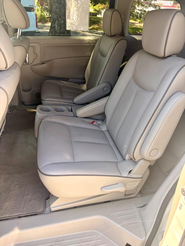 2015 Nissan Quest - $10,600