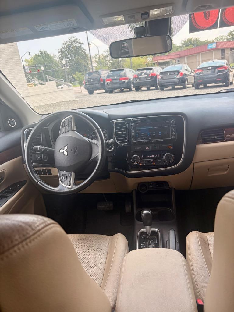 2014 Mitsubishi Outlander - $9,950
