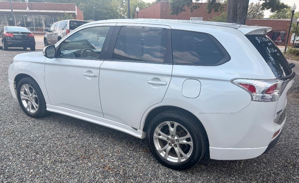 2014 Mitsubishi Outlander - $9,950