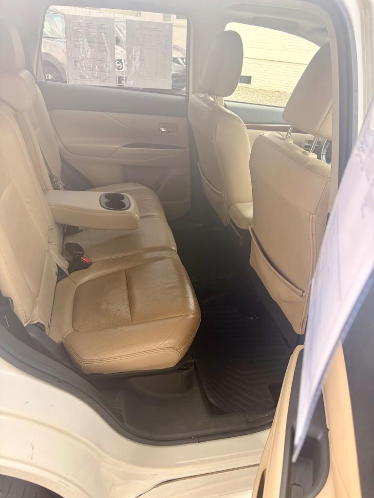 2014 Mitsubishi Outlander - $9,950