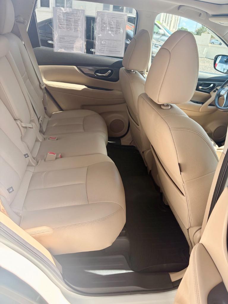 2016 Nissan Rogue - $13,995