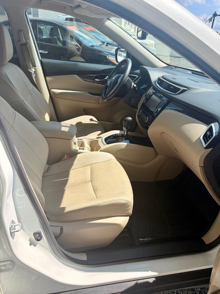 2016 Nissan Rogue - $13,995