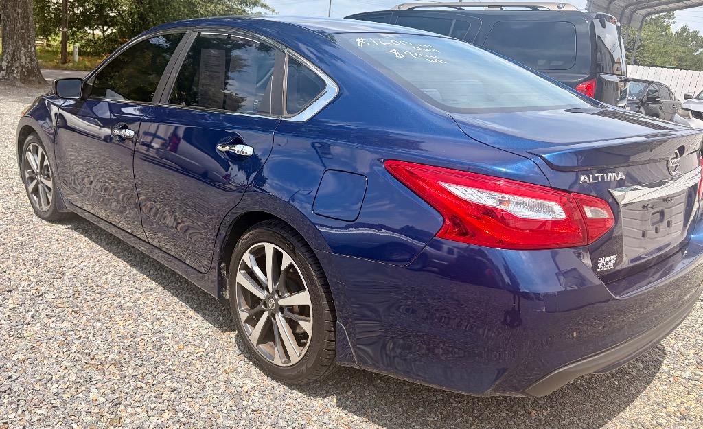 2016 Nissan Altima - $7,800