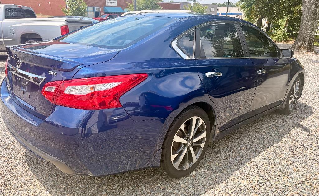2016 Nissan Altima - $7,800